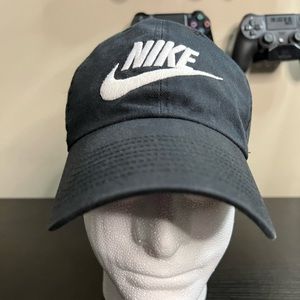 Black Nike hat